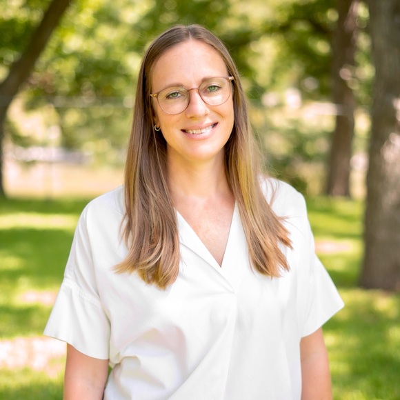 Meet your Posher, Megan - Picture 1 of 2